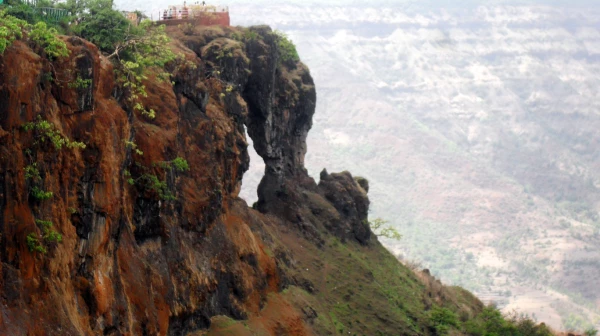 महाबळेश्वरमध्ये 'या' वयाच्या पर्यटकांंवर बंदी
